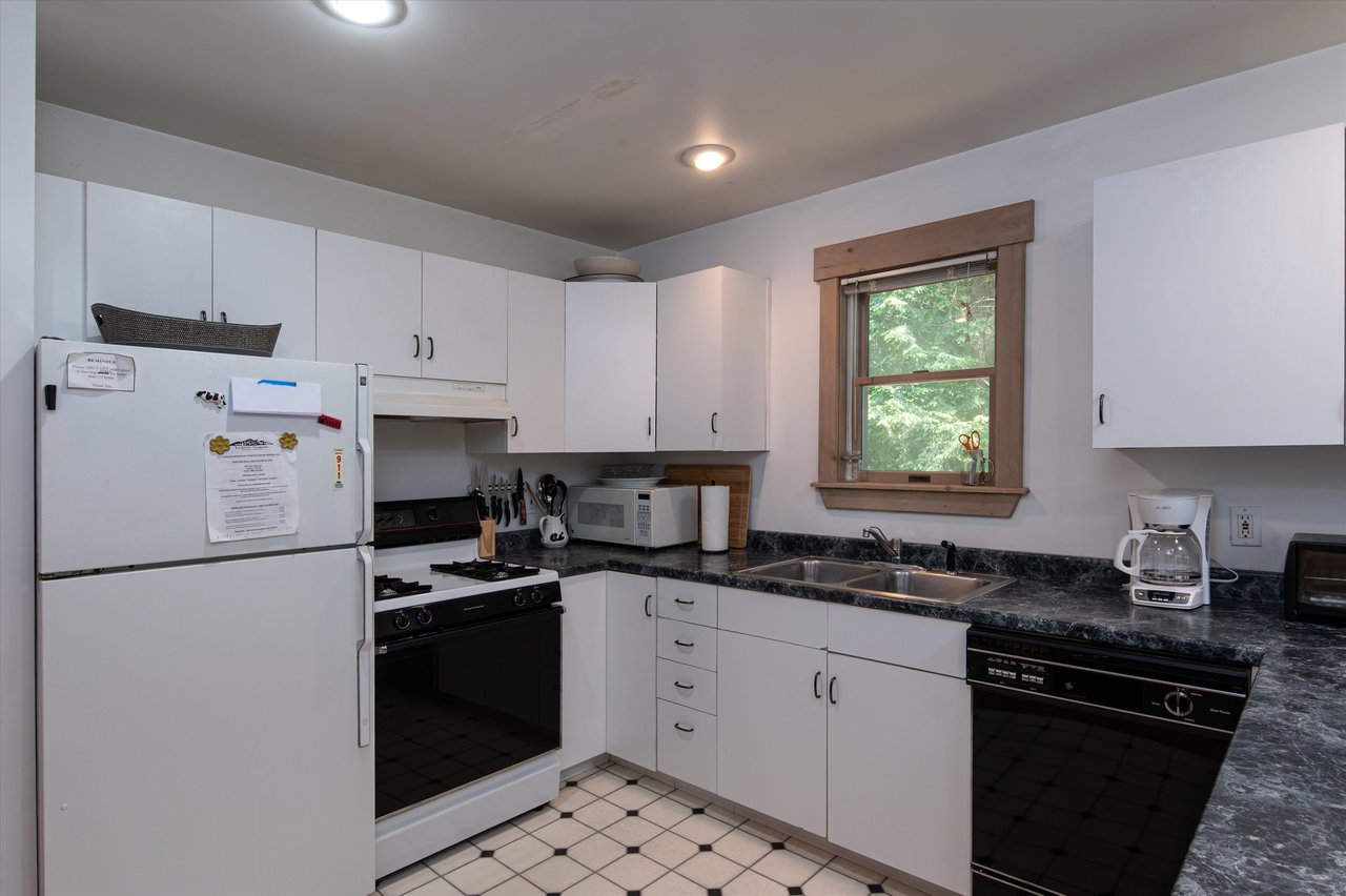 7 Carpenters Point Rd