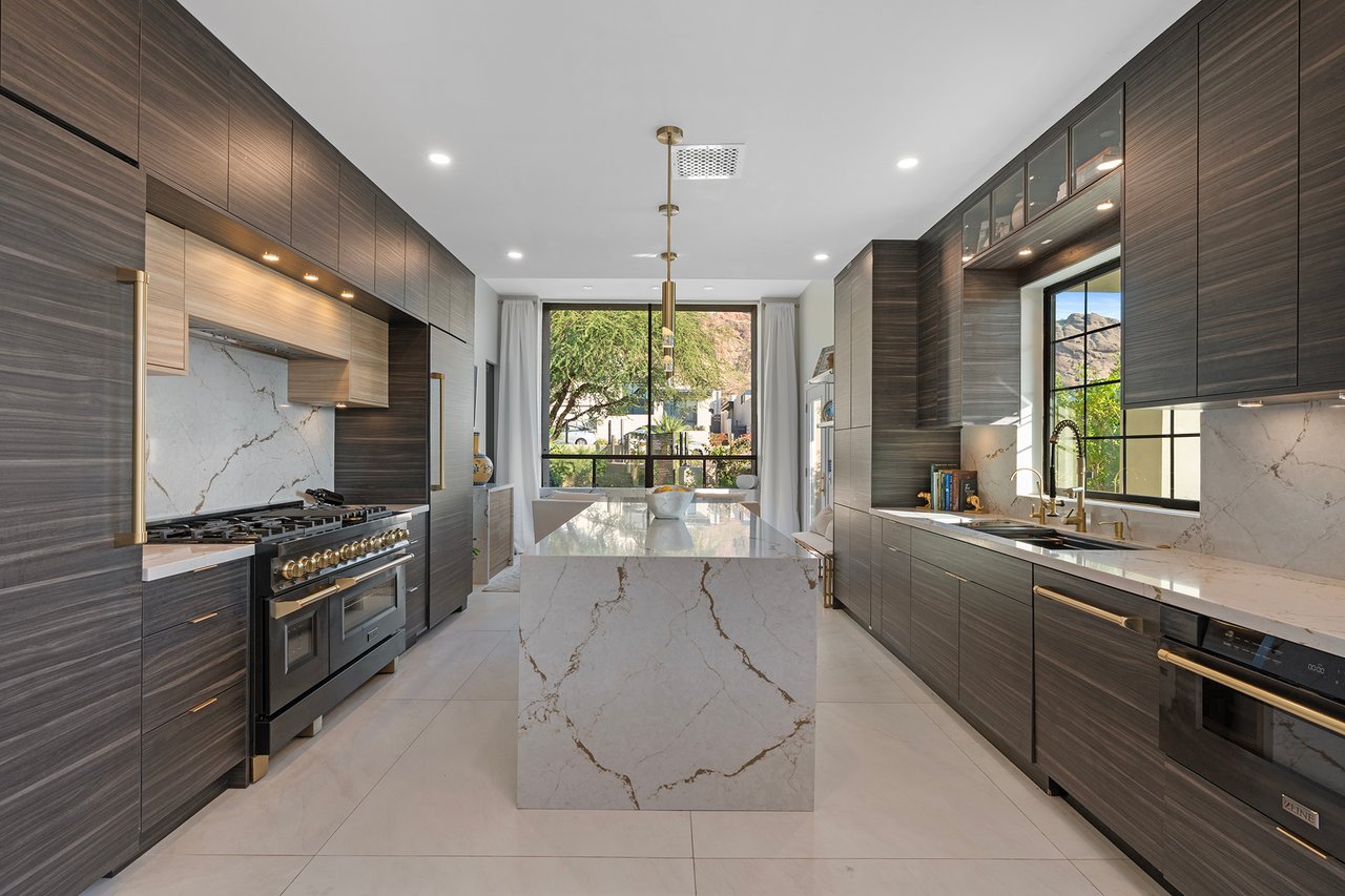 5905 N ECHO CANYON Lane