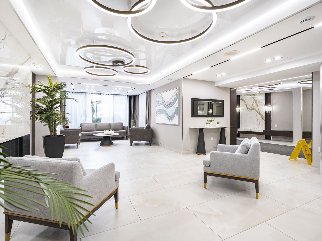 30 Harding Boulevard W, 404