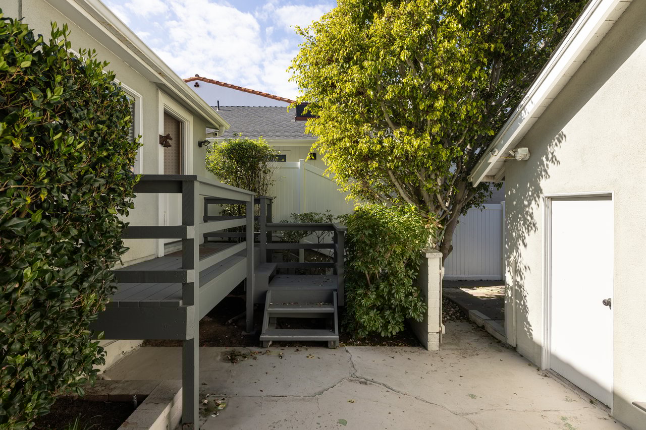 1309 E Balboa Boulevard
