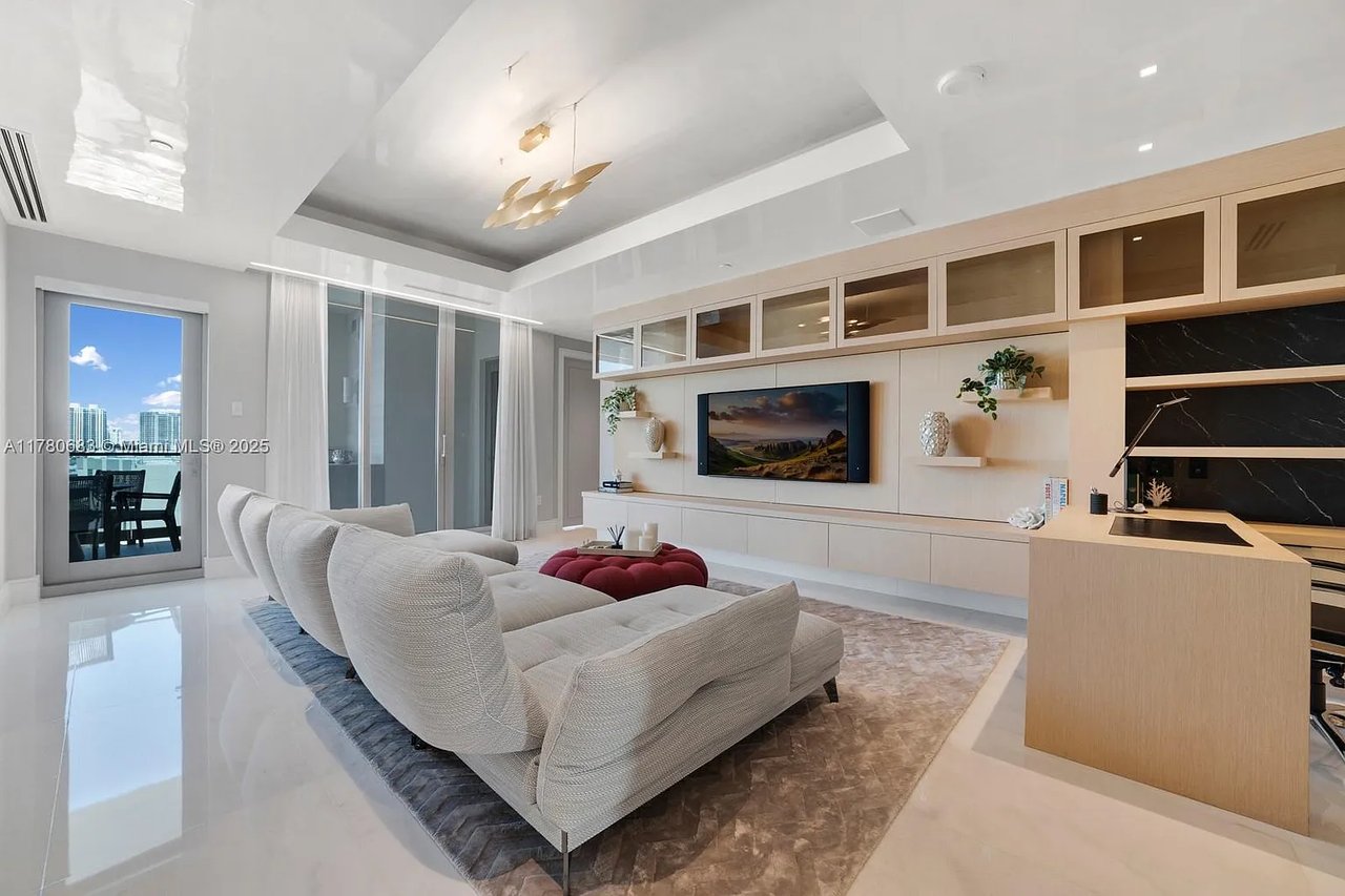 17975 Collins Ave #N701