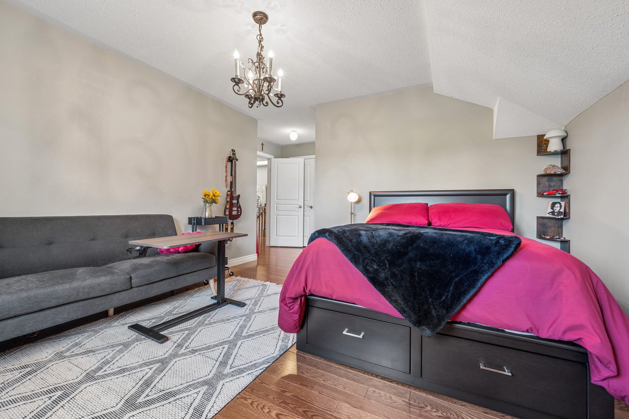 2283 Briargrove Circle, Oakville, ON