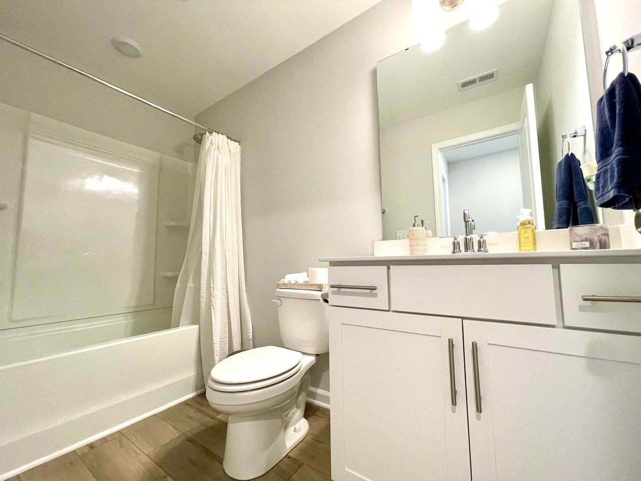 SOLD- Discover Modern Elegance: Move-In Ready Gem at 552 Bartoli Ct., Simpsonville SC – Offered by David Locke of Locke and Key Associates