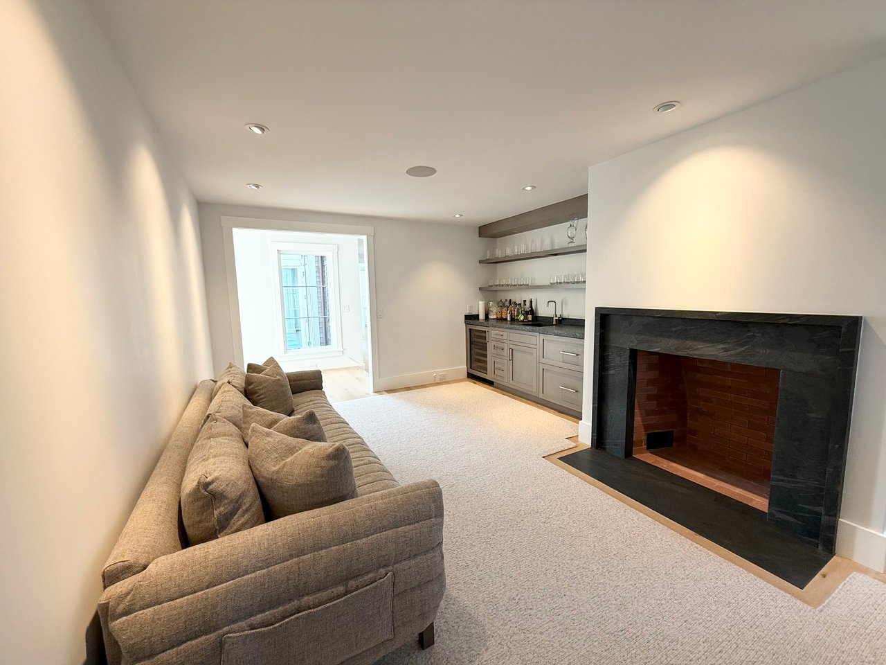 30 Pierce Ln