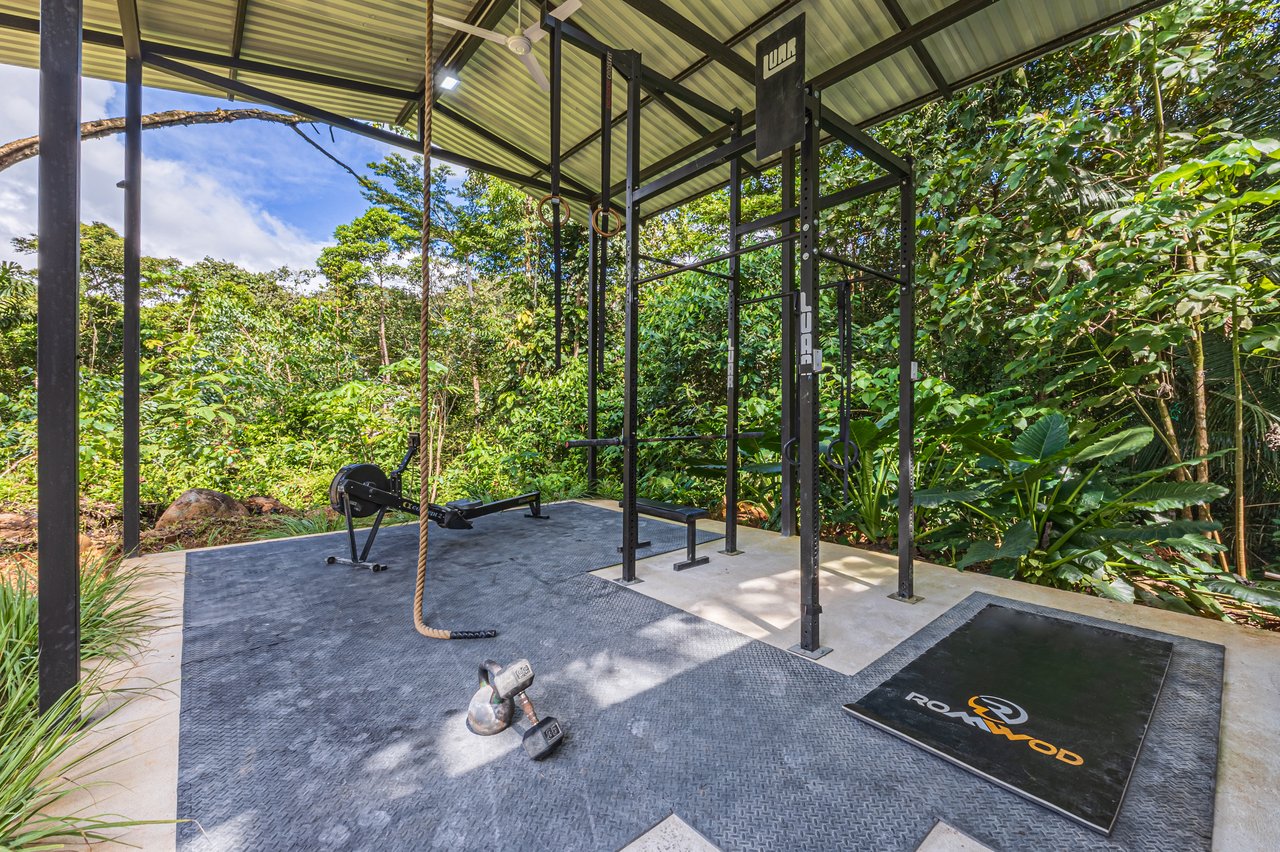 Contemporary Mountain View Villa – 5 Minutes to Playa Dominical