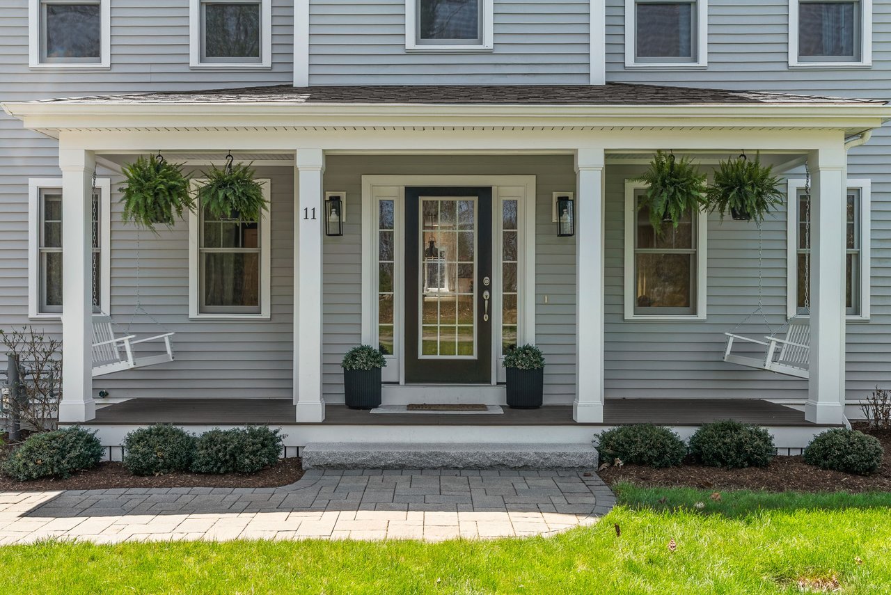 11 Lisa Ln Pembroke, MA 02359