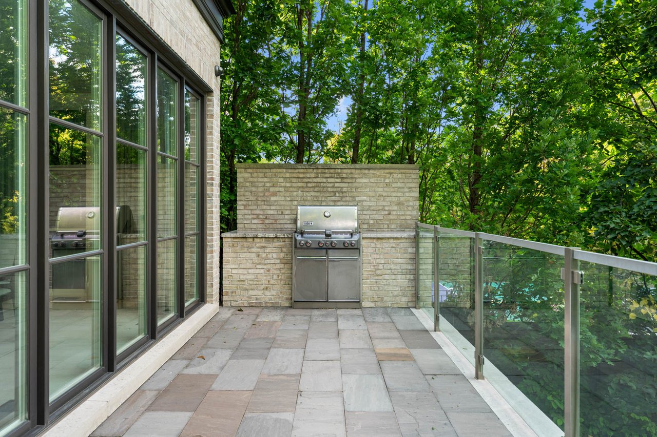 221 Dunvegan Road