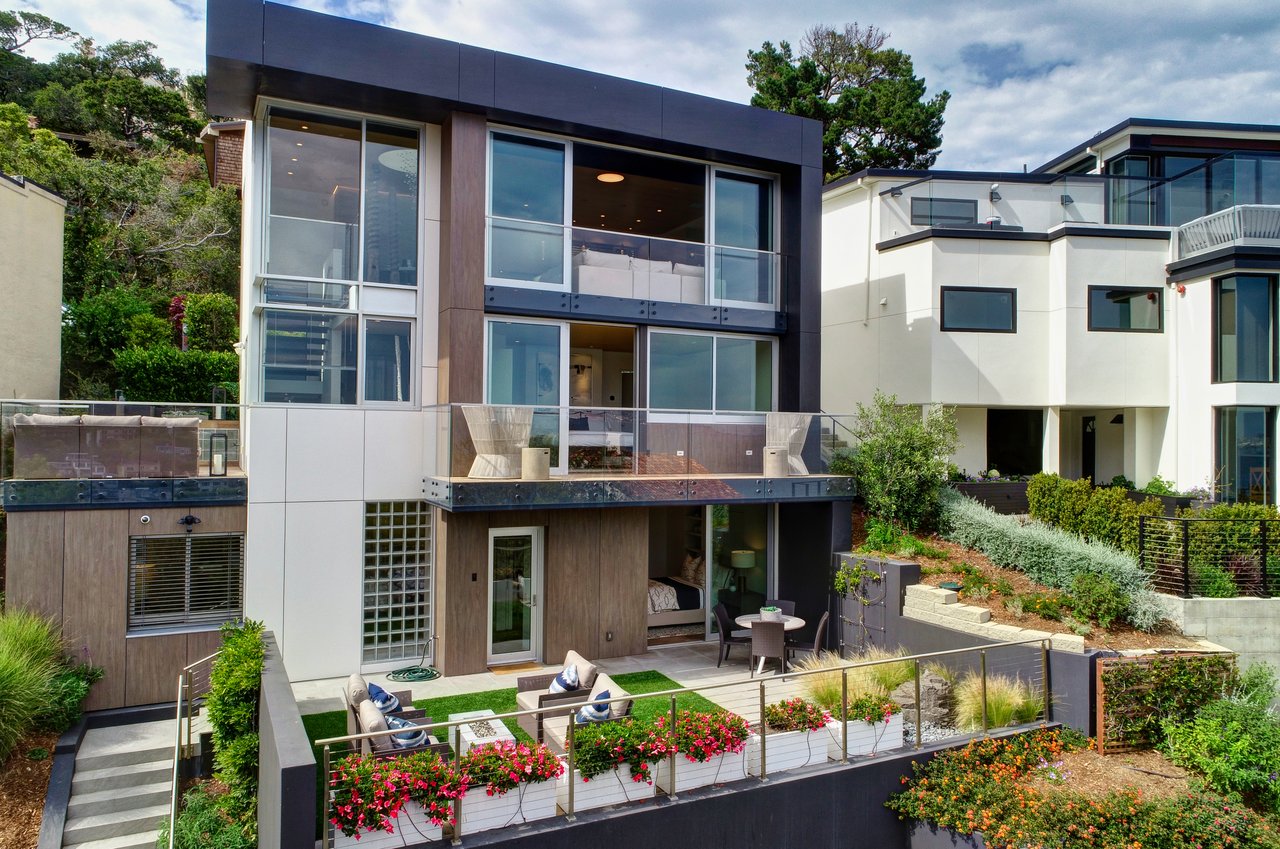 22 Atwood Ave