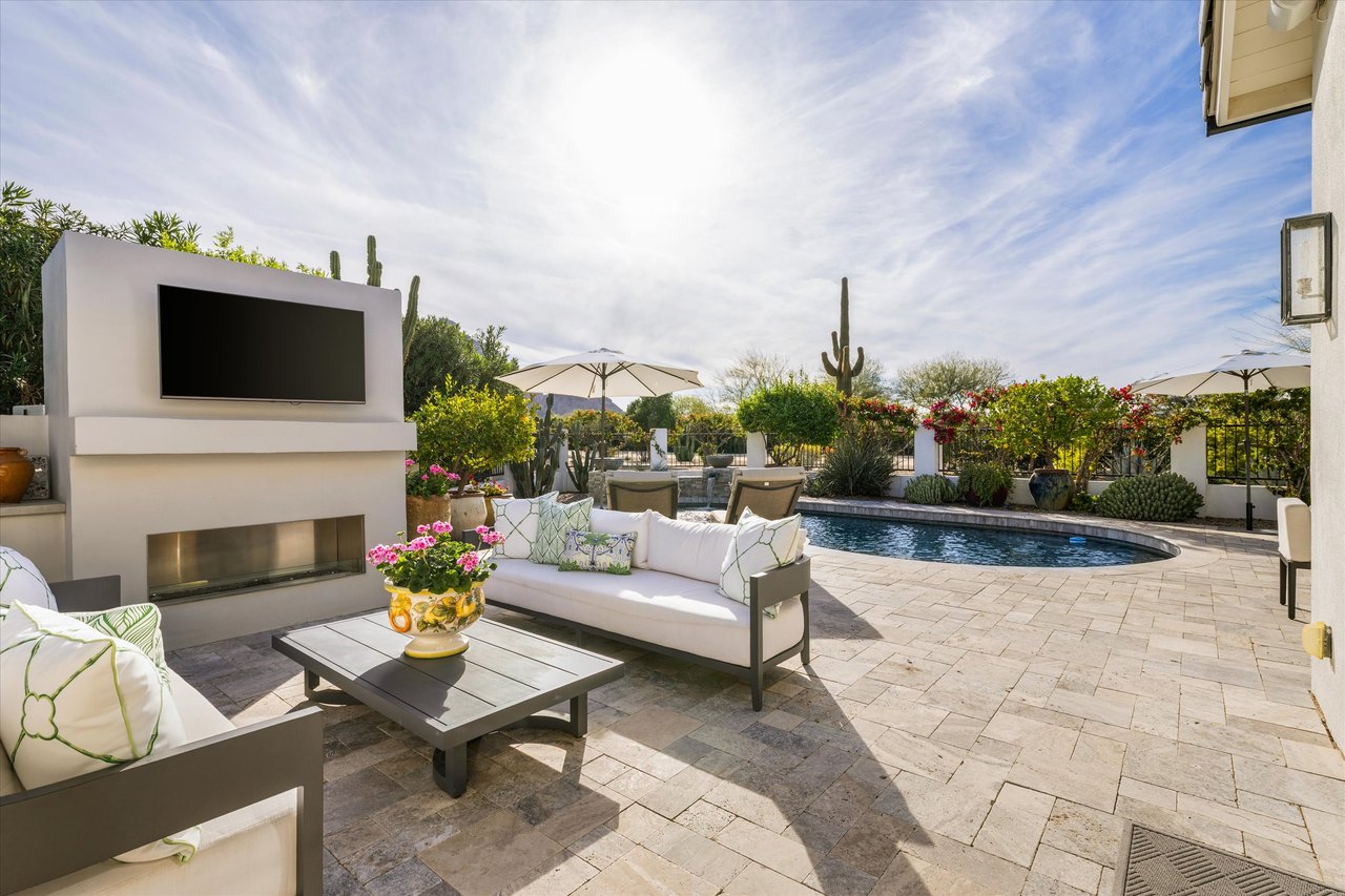 5635 E LINCOLN Drive 33