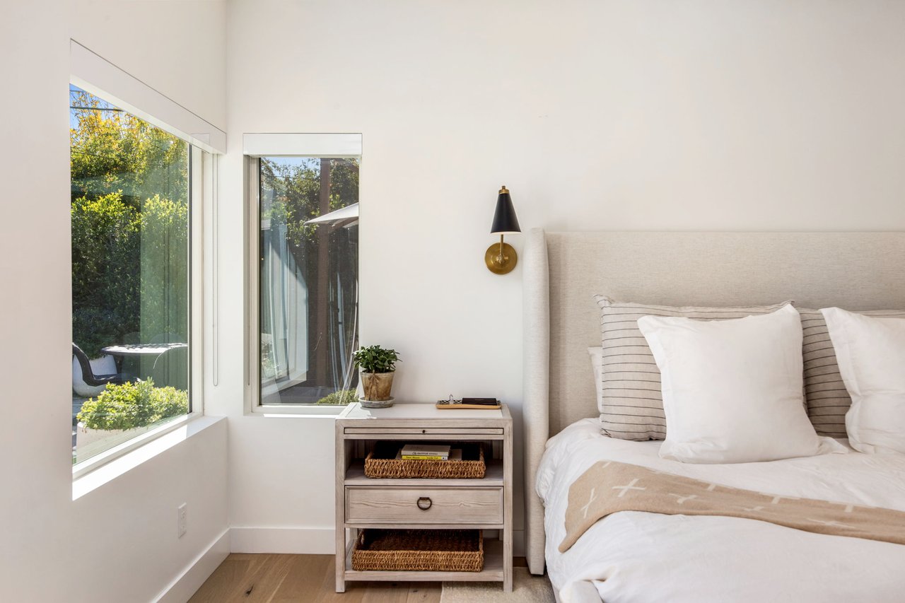 4119 E Indianola Ave