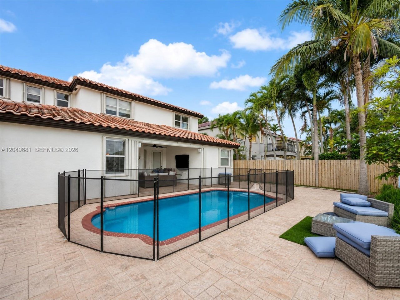 16519-sw-67-terrace-miami-home-for-sale-pool