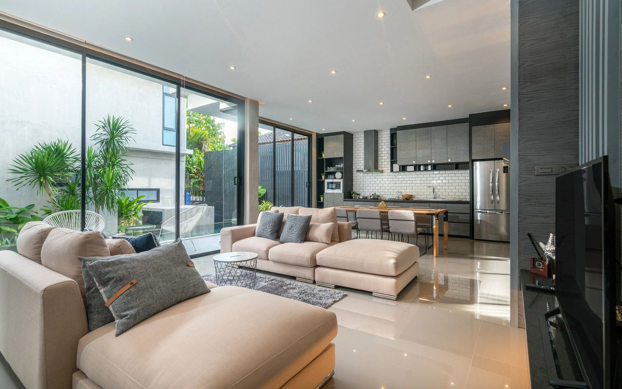 Stroll the Streets: Yankee Station