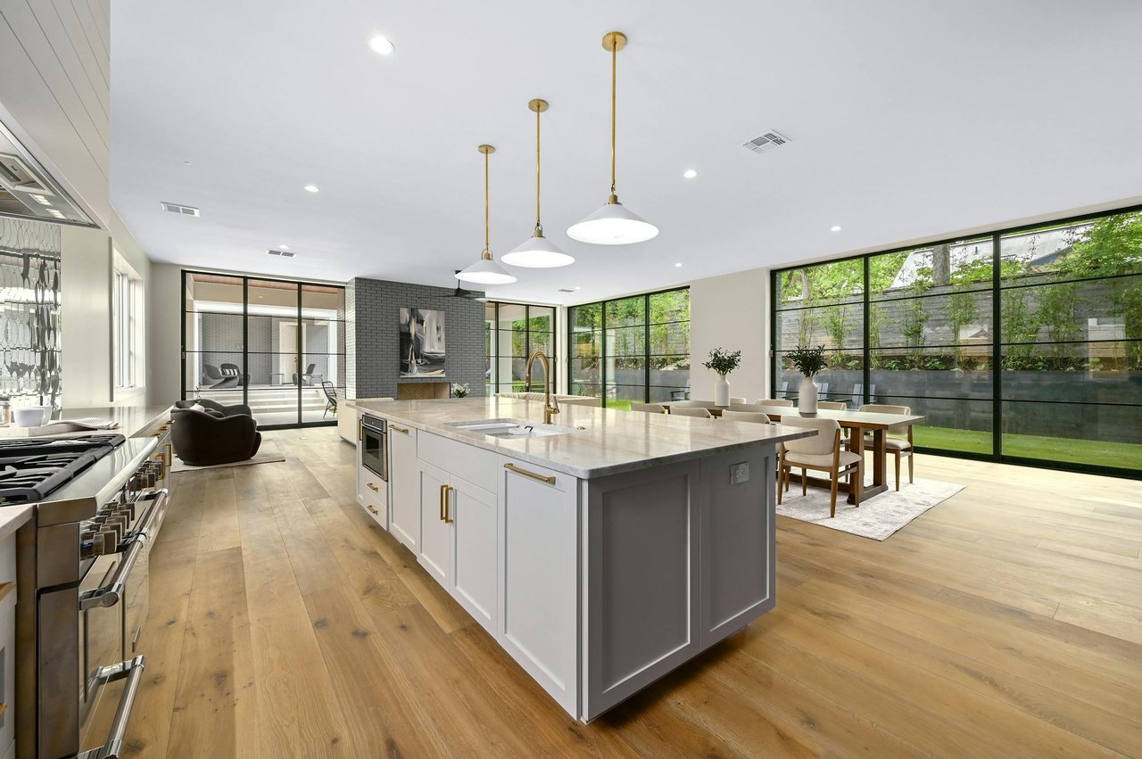 2400 Bridle Path