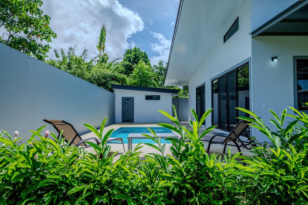 Modern 3-Bed, 3-Bath Home with Pool in Uvita – Walk to Town | Jardines del Sol