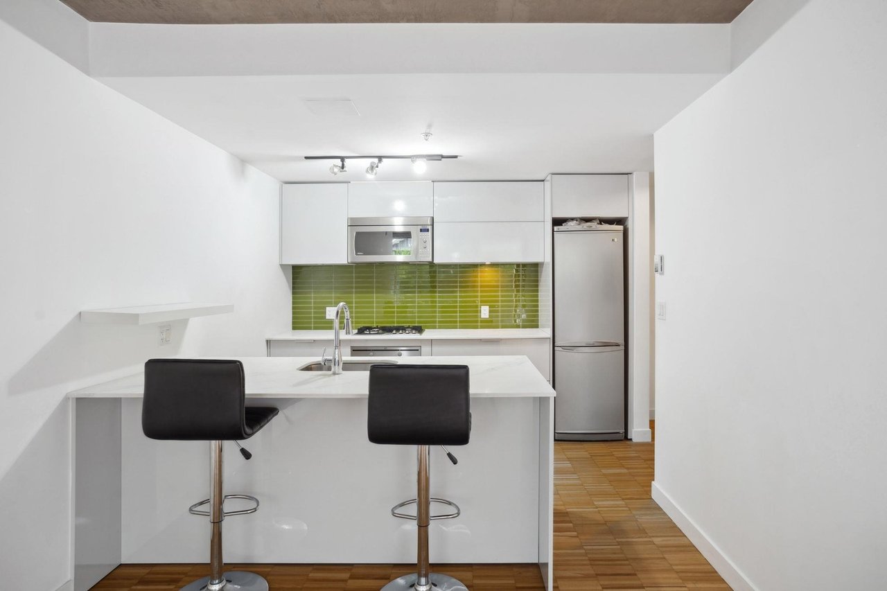128 W Cordova St, #705