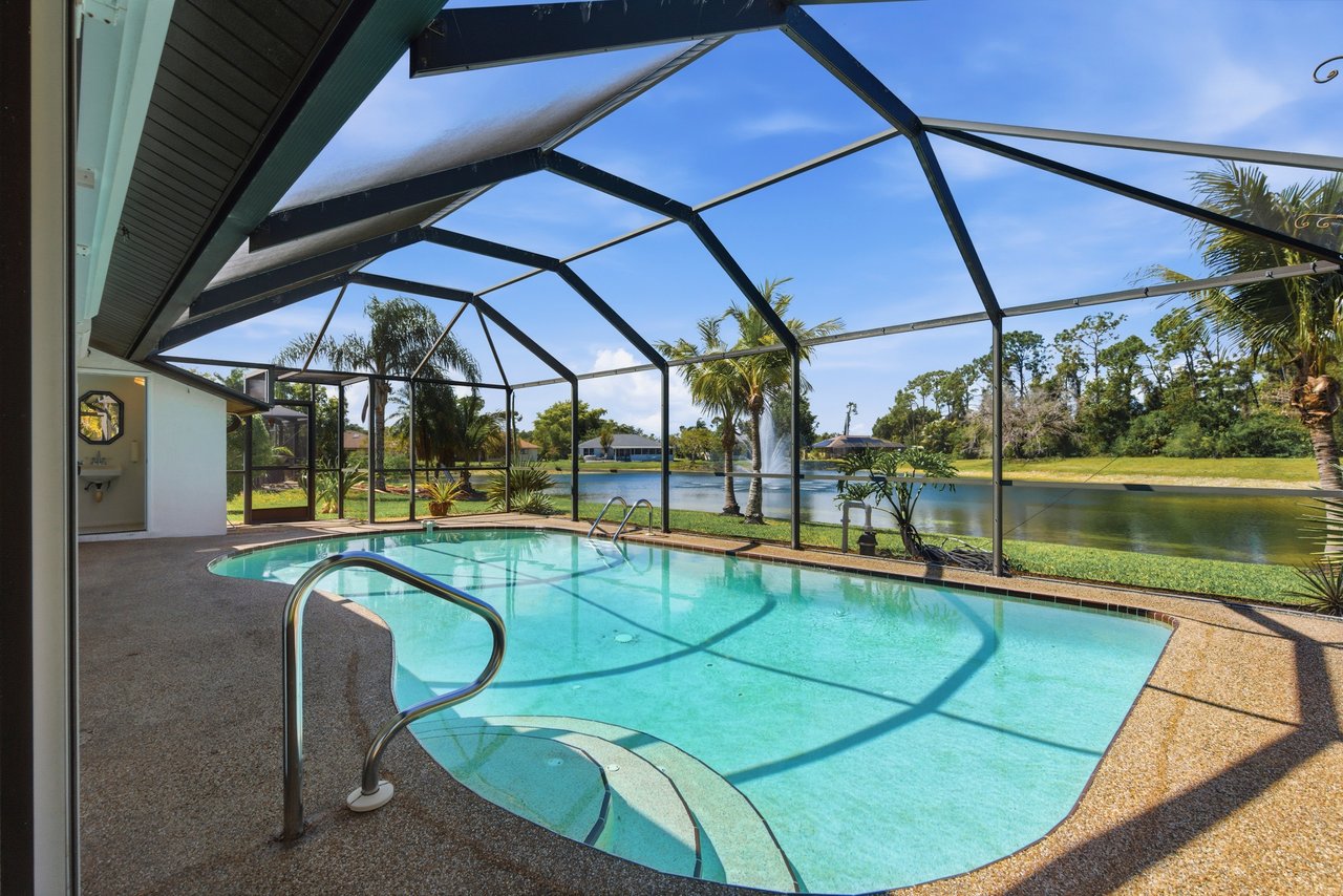 19184 Pine Run Ln - Three Oaks