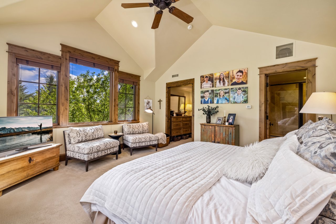 922 June Creek: A Builder's Personal Paradise