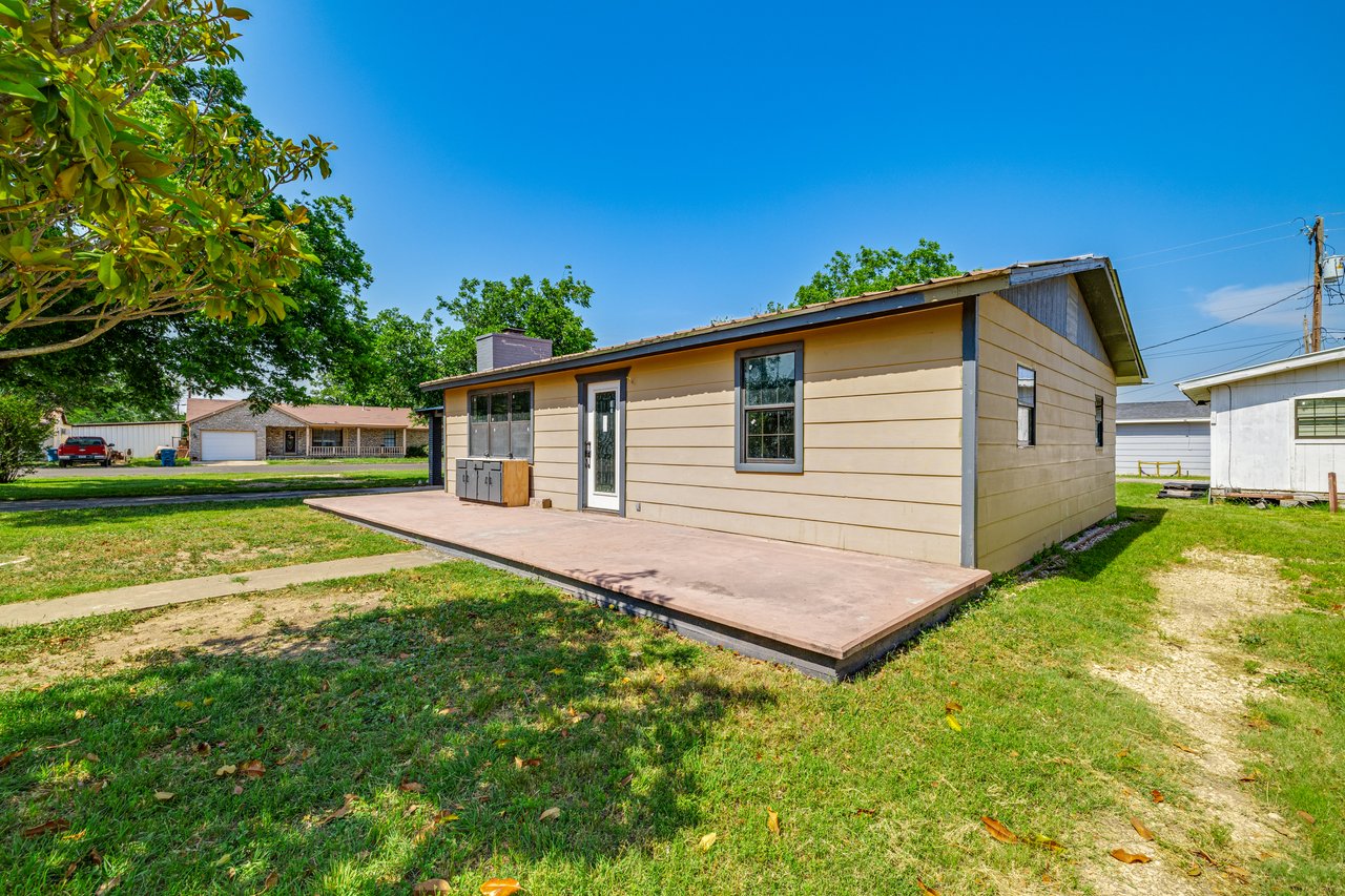 1506 Pine St Ozona, TX 76943