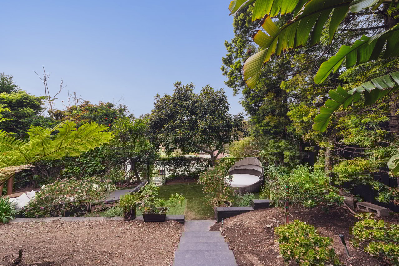295 Mabery Rd, Santa Monica