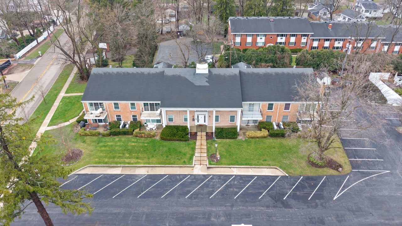 1305 W. Main St. Unit 202 Lake Geneva, WI 53147