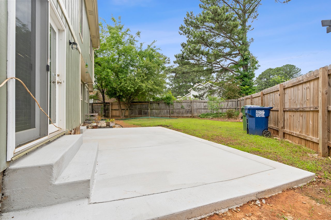 Minutes from Redstone Arsenal!! New to the Market!!