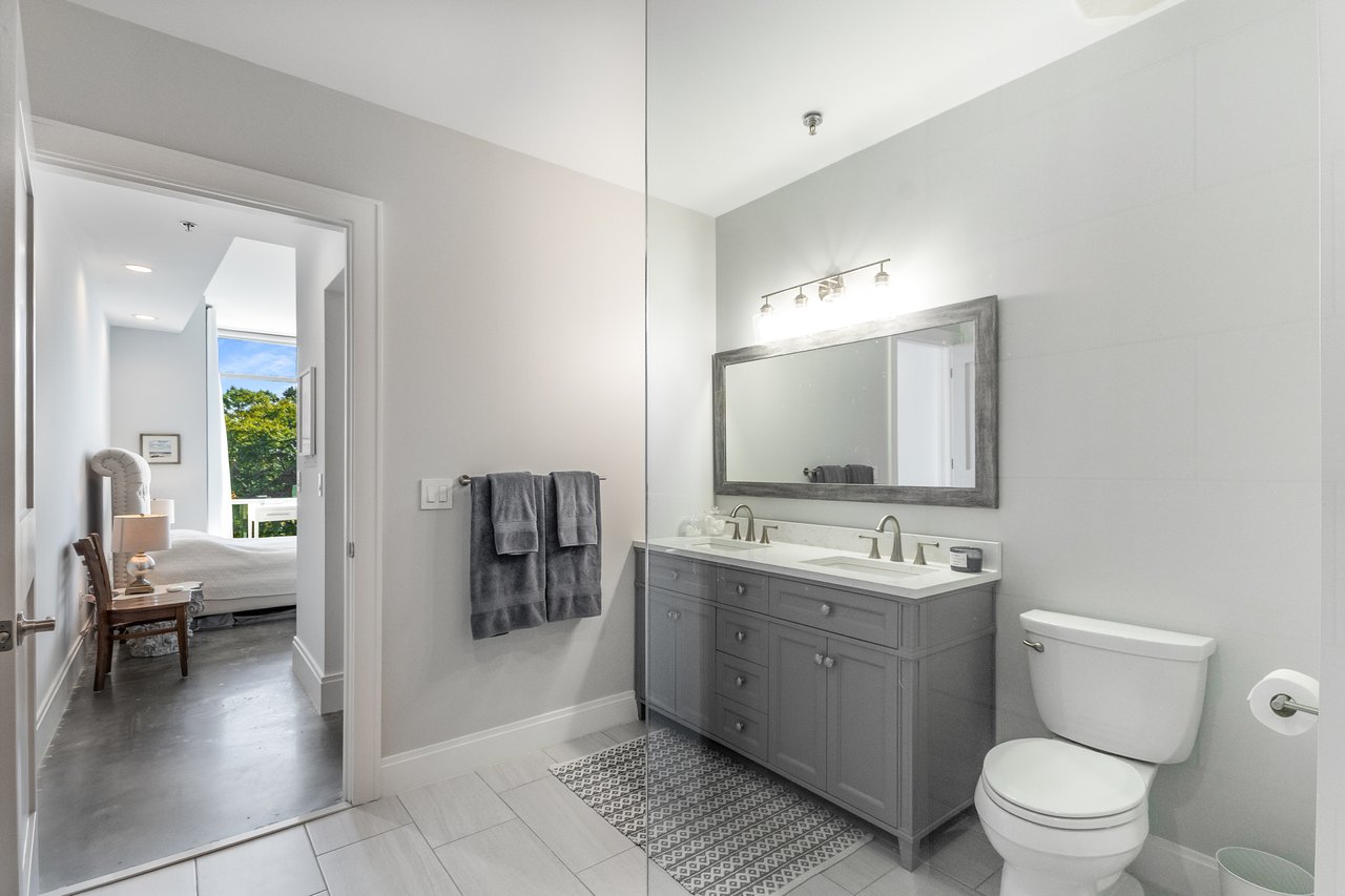 905 Juniper Street NE Unit 704