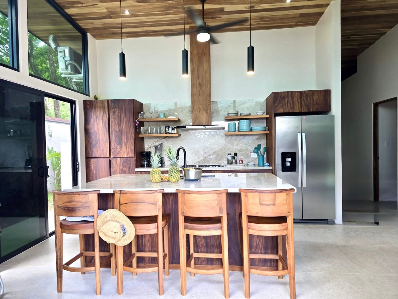 Tropical Modern Villa in Uvita – 3BR Retreat with Large Pool Near the Beach