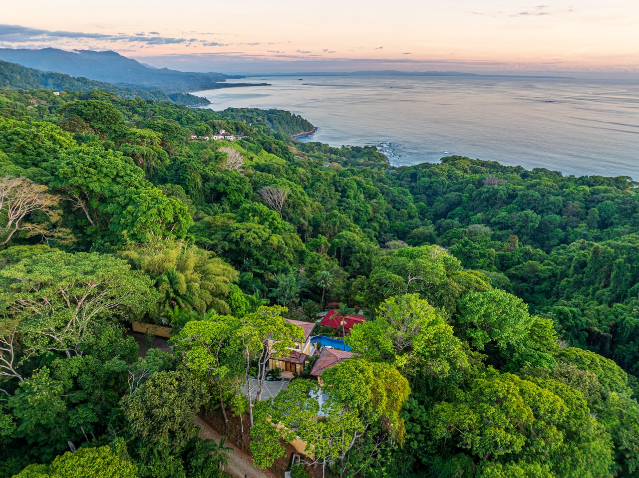 Nido Escondido, Playa Dominical