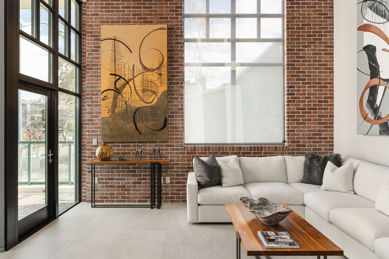 555 Front St, Unit 204