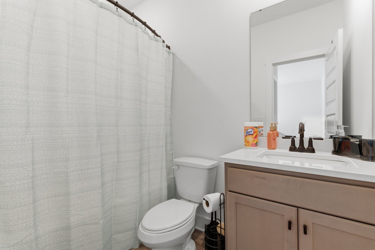 Immaculate 5BR Home with Outdoor Fireplace & Community Pool