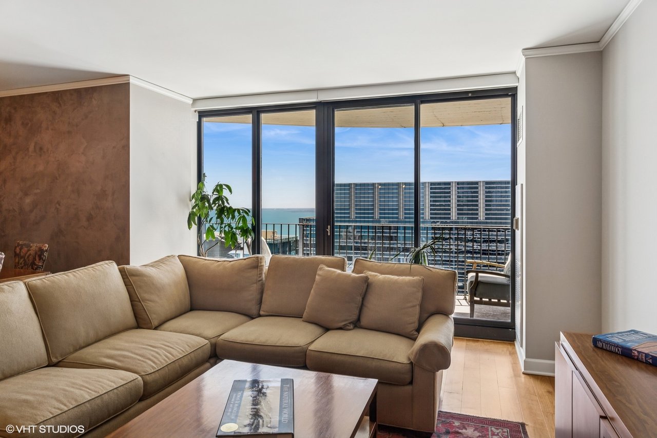 225 N Columbus Dr 7408