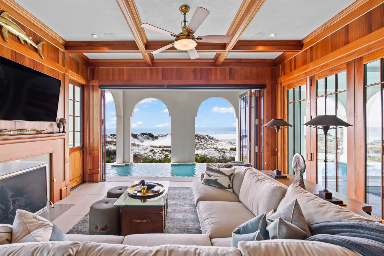 243 W Bermuda Dr