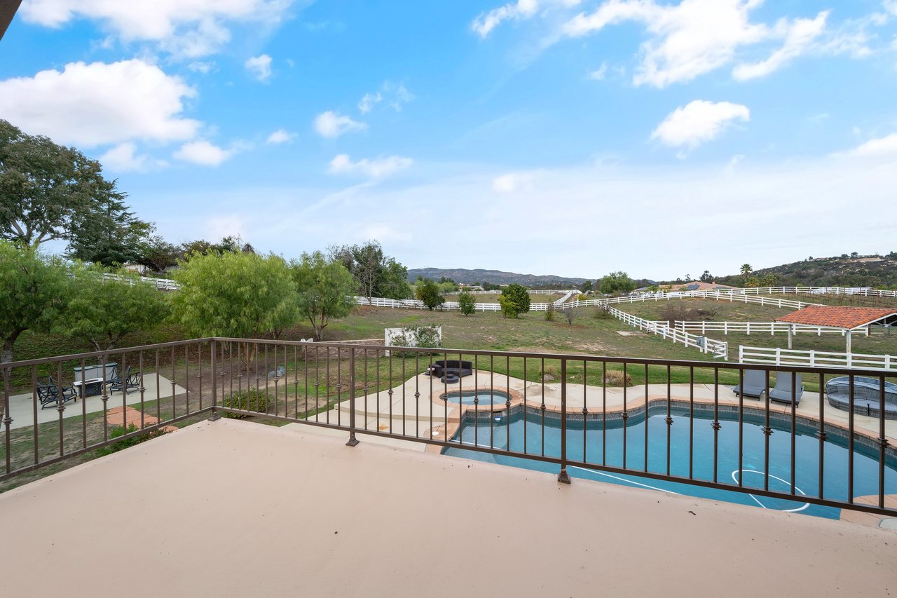 38405 Avenida La Cresta