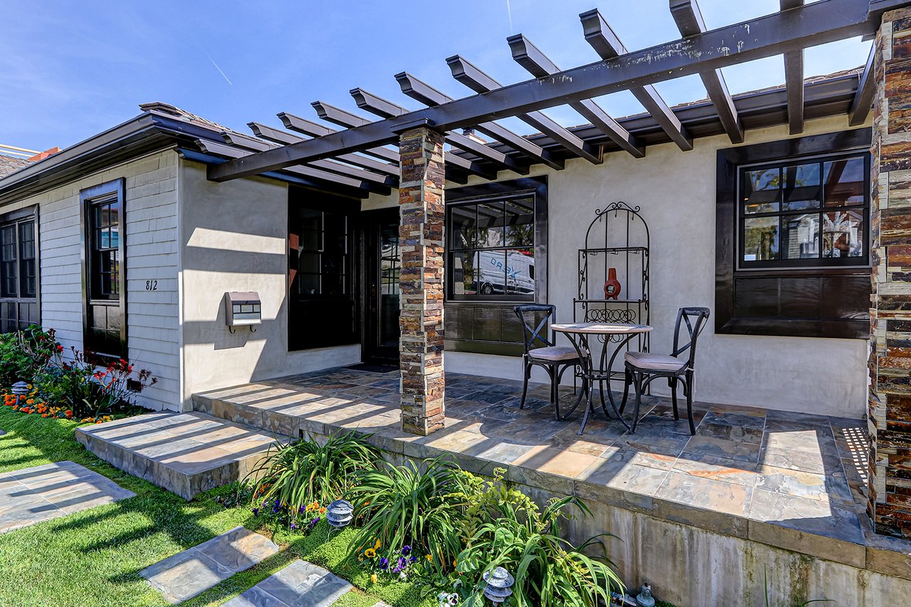 Hill Section View Home