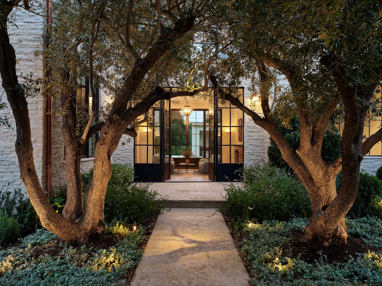 694 N Tigertail Rd, brentwood