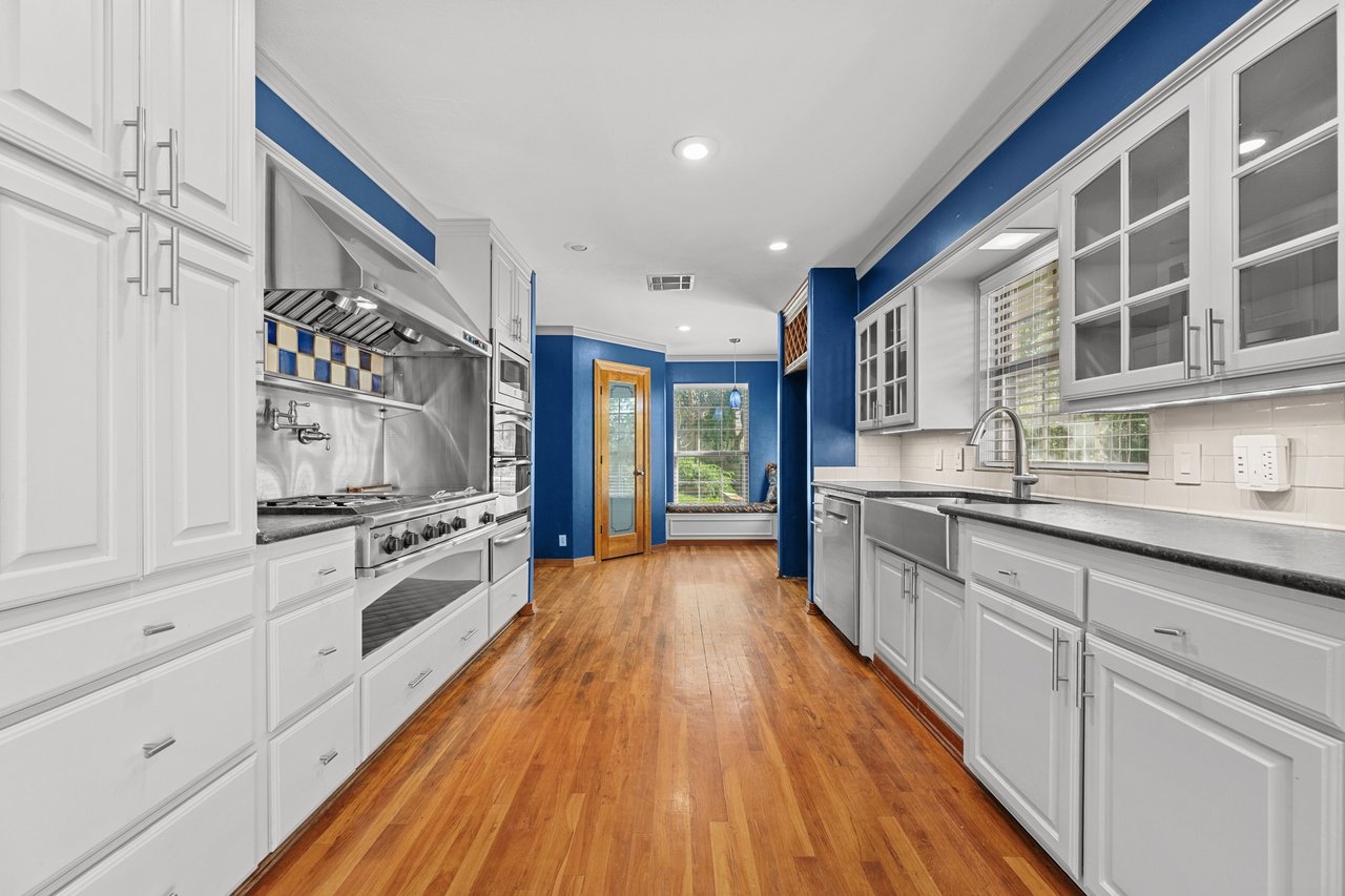 401 Crestview Drive and 309 Cliff Circle
