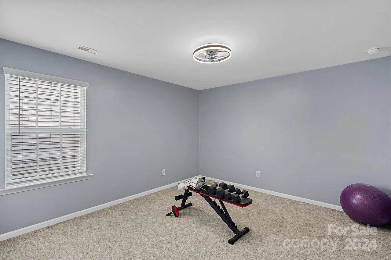 916 Pecan Tree Ln