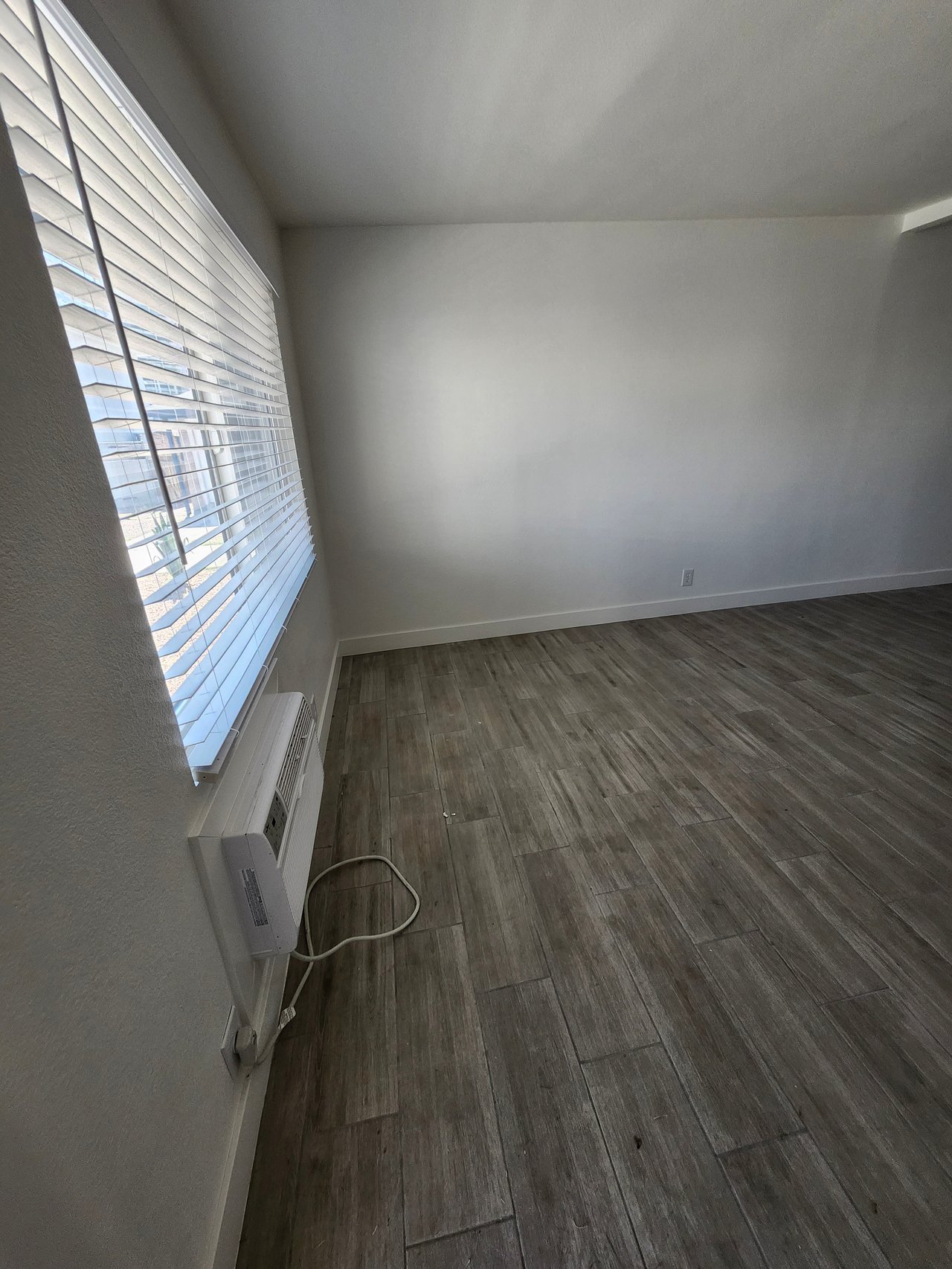 119 West New York Avenue #2