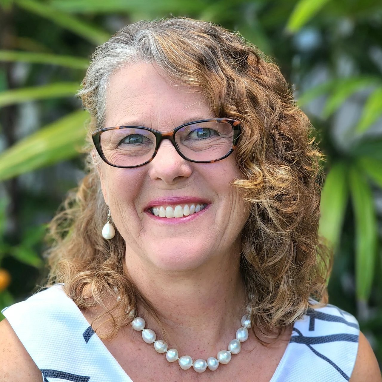 Donna Rice Princeville, HI Real Estate Agent Headshot
