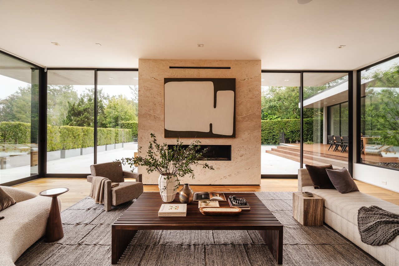 1383 Londonderry Pl, Sunset Strip