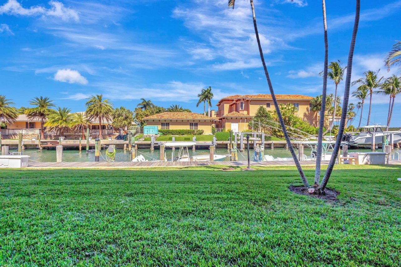 105 Paradise Harbour Boulevard #109