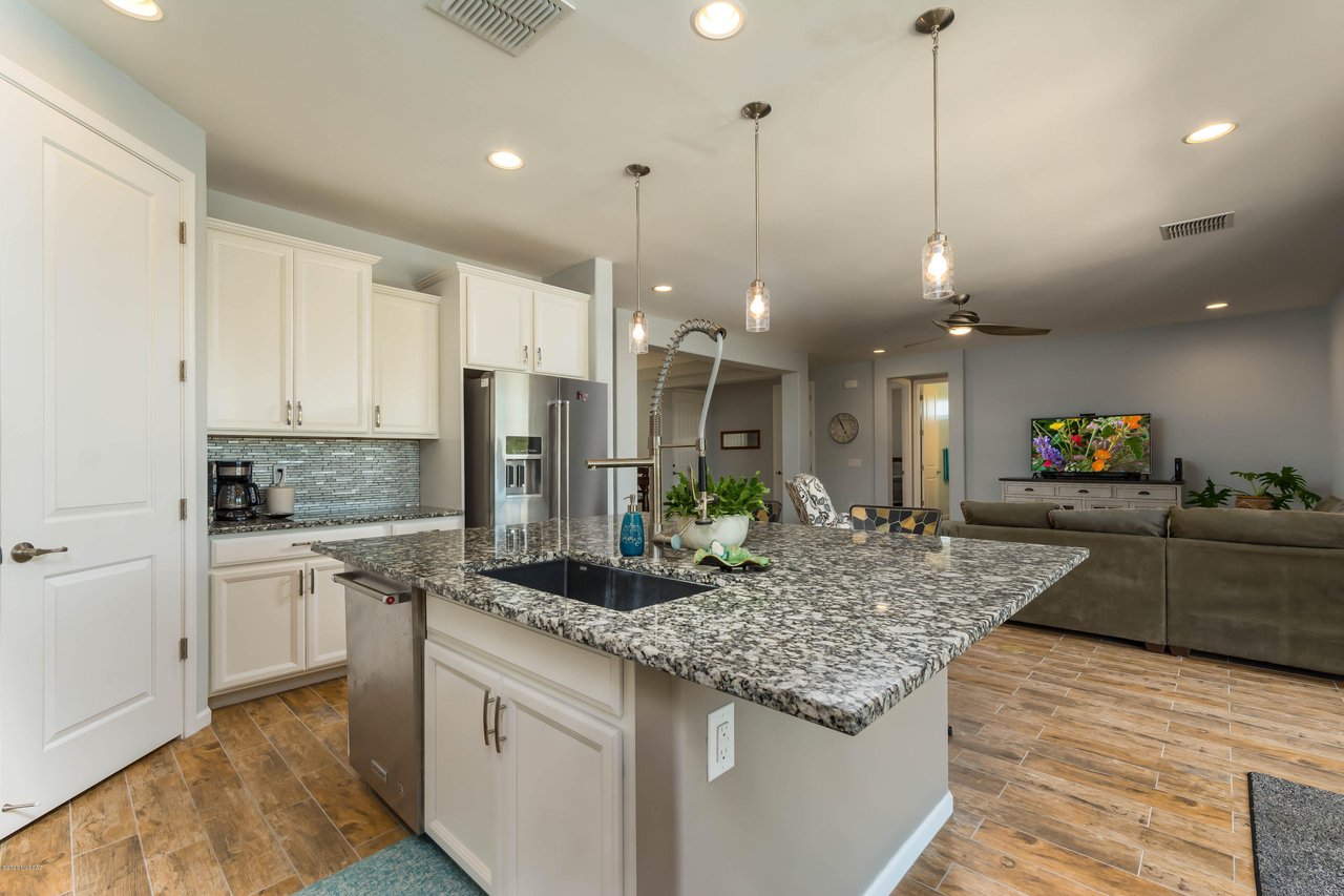 7250 W Secret Bluff Pass