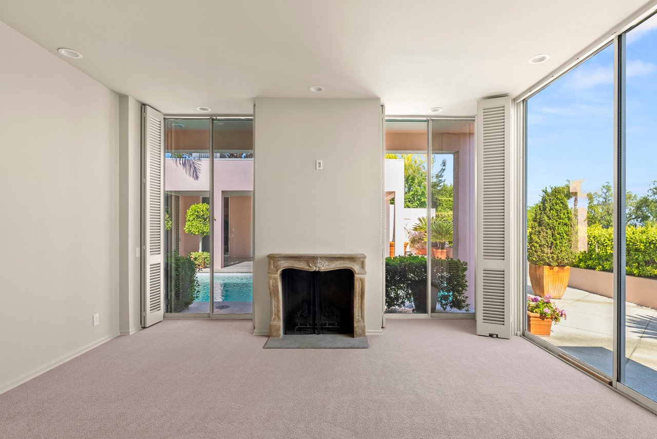 9032 Thrasher Ave, sunset strip