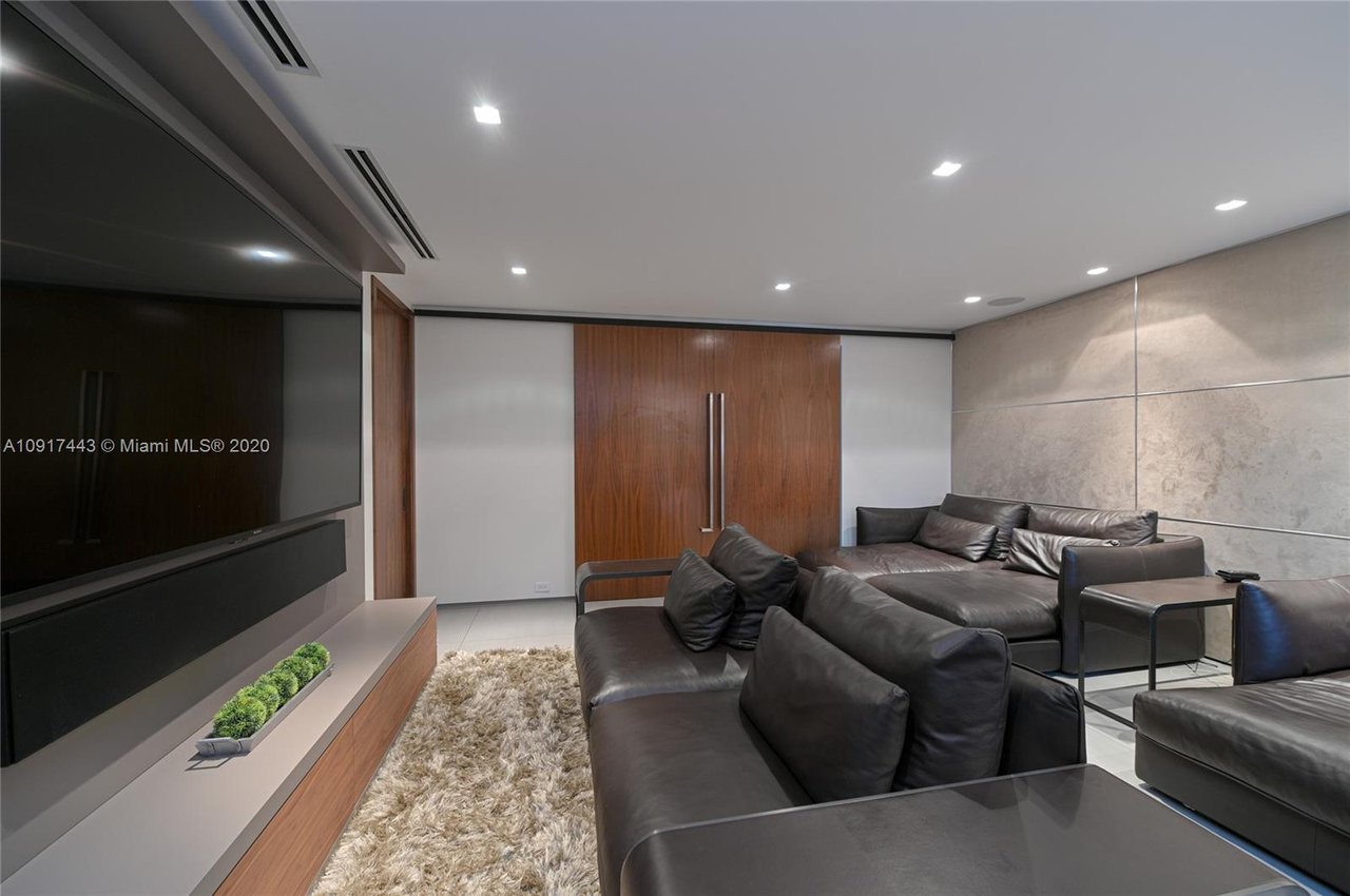 16121-16111 Aberdeen Way