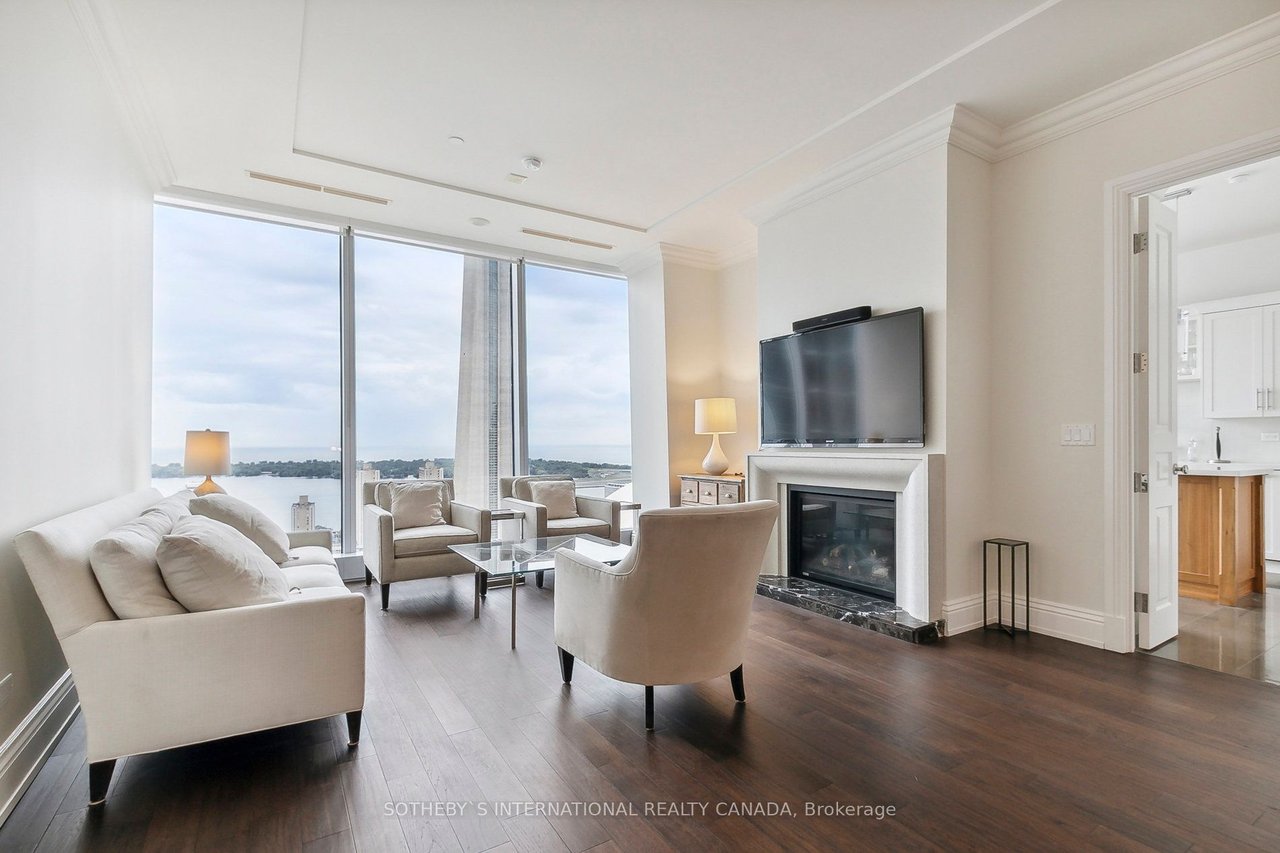 183 Wellington St W 3005