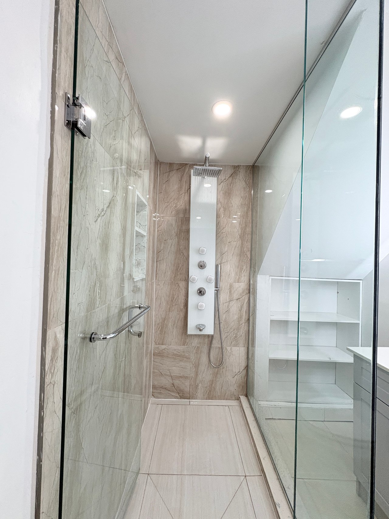 8 RAVENCLIFF Crescent Unit: BSMT