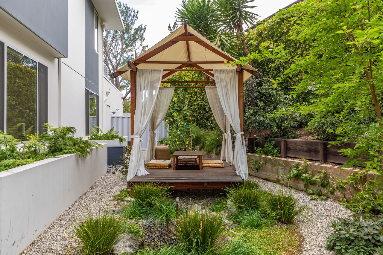 9011 Alto Cedro Dr, Beverly Hills