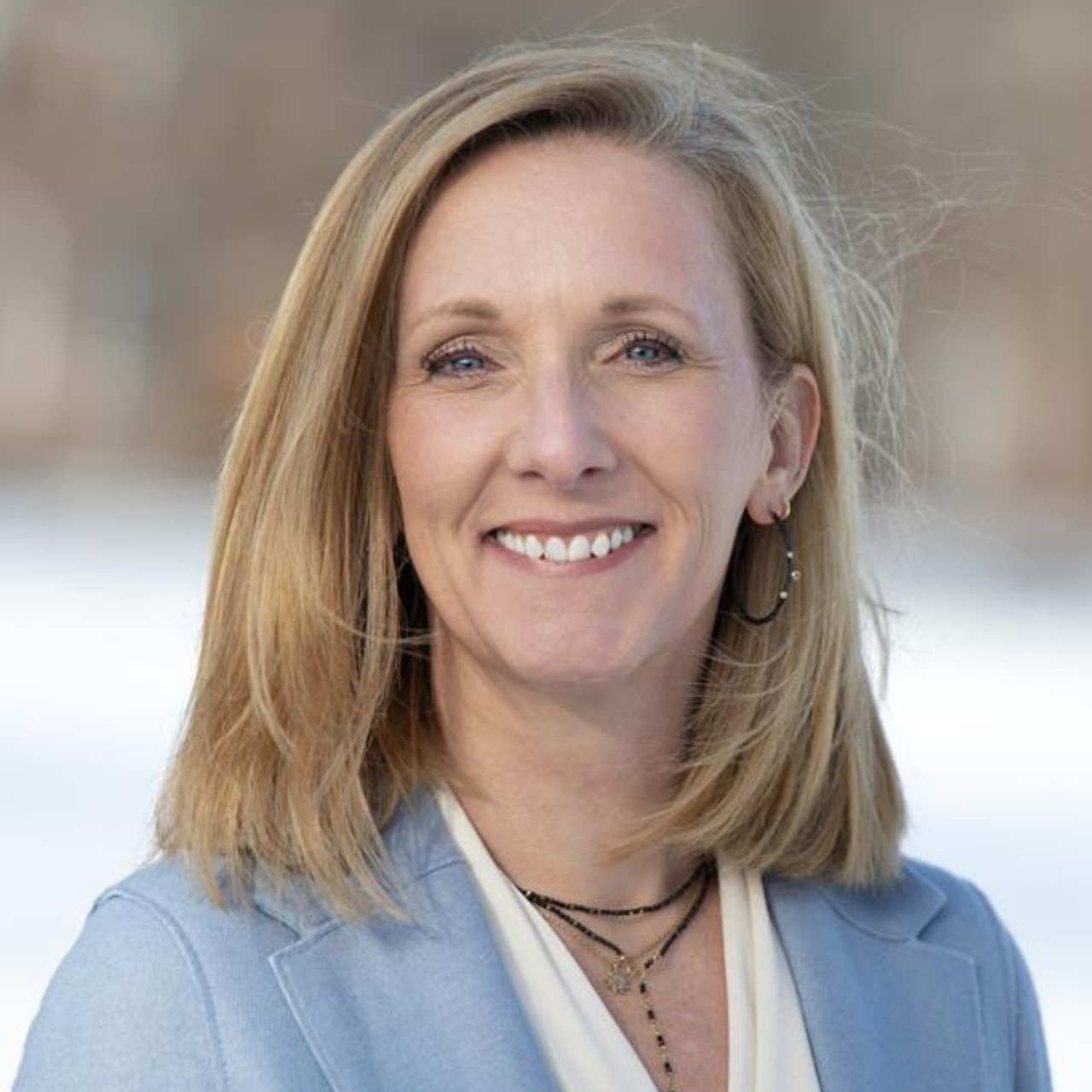 Lori Shipulski Lebanon, NH Real Estate Agent Headshot