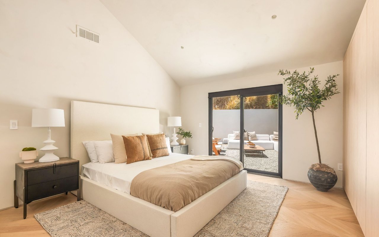 8353 Sunset View Dr