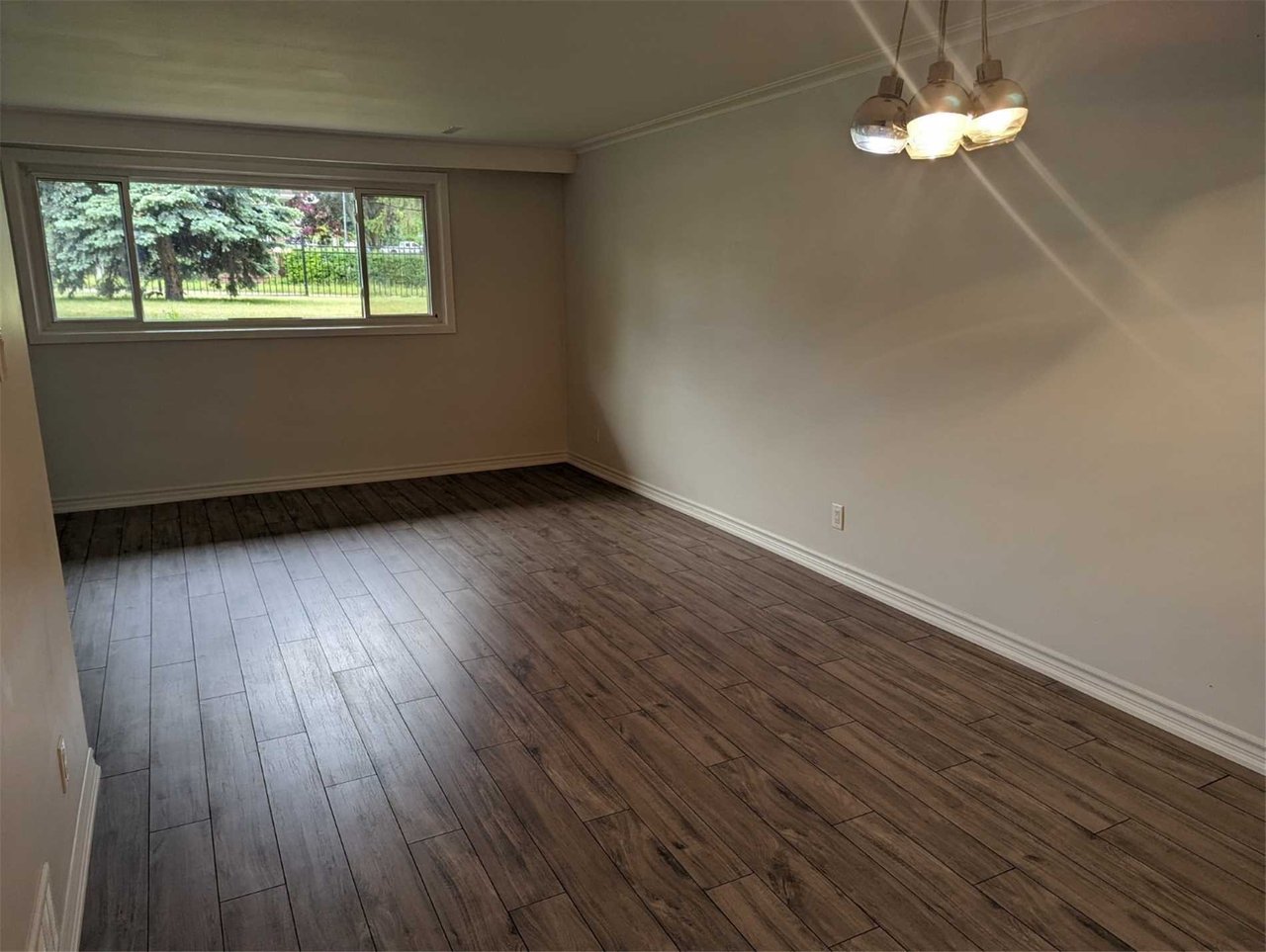 61 Mississauga Rd N 1